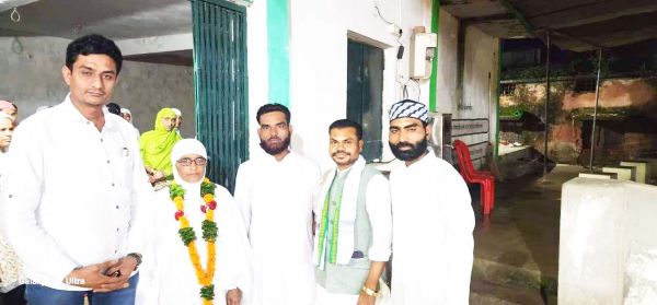 हज कर लौटे हाजियों का समाज और जनप्रतिनिधियों ने किया  स्वागत