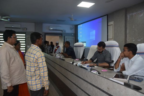 जनदर्शन में कलेक्टर ने सुनी परेशानियां