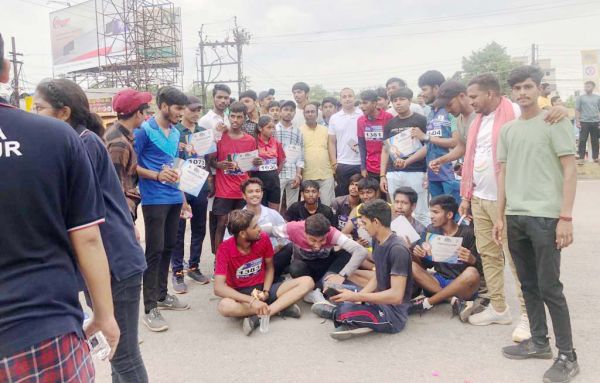 नशा मुक्ति के लिए पुलिस चला  रही जनजागरूकता अभियान