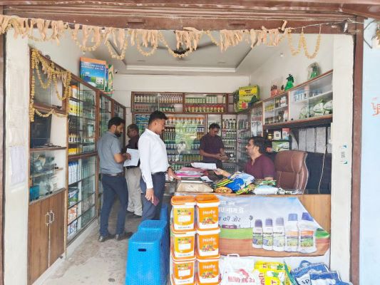 11 उर्वरक और कीटनाशी दुकानों में कार्रवाई