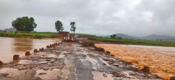 कुसमी में मूसलाधार बारिश, घंटों आवागमन बाधित