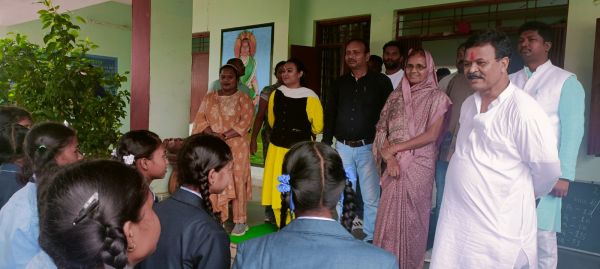 अजजा आयोग अध्यक्ष ने सराही आश्रम व्यवस्था 