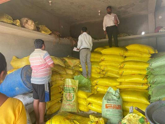 खाद बीज विक्रय केन्द्रों में अनियमितता तीन केन्द्रों से मांगा गया स्पष्टीकरण