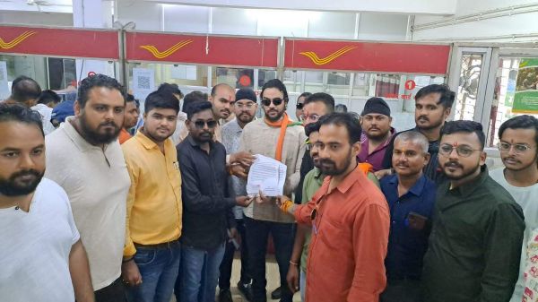 भाजयुमो ने मुख्यमंत्री को भेजा ‘कच्चा बादाम’