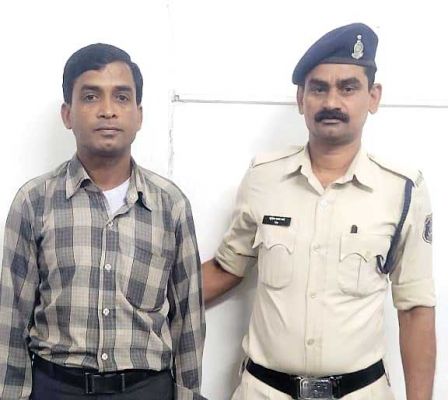 पिछले वर्ष की थी पत्नी की हत्या, नाखून के खरोंच से गिरफ्तार हुआ पति