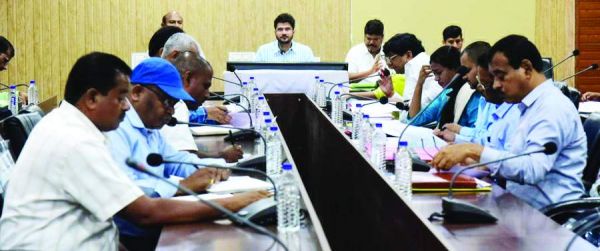 व्यक्तिगत वनाधिकार के 728, सामुदायिक वनसंसाधन के 117 तथा नगरीय क्षेत्र के 24 प्रकरणों का अनुमोदन