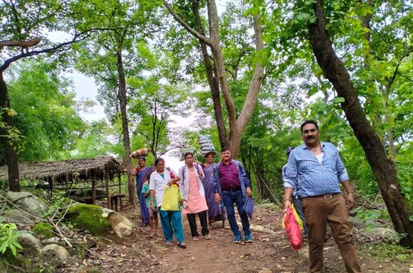 आरला में सौ से अधिक का उपचार