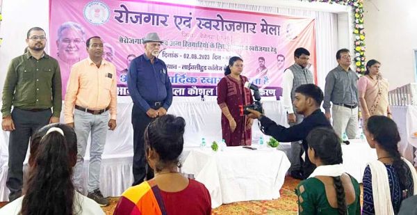 रोजगार मेला में 303 युवाओं को नौकरी व 2217 को मिला ऋ ण