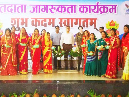 कलेक्टर और एसपी ने बरसते पानी में निकाली बाईक रैली, दिया मतदान का संदेश