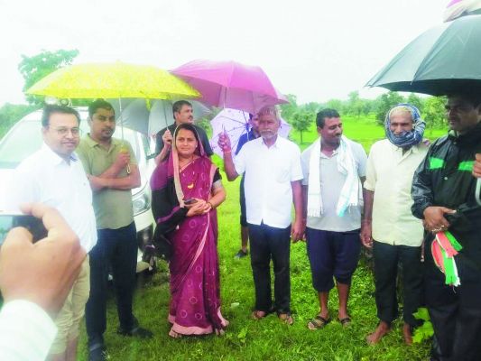 बापूटोला के टूटे नहर का मुआयना करने पहुंची विधायक