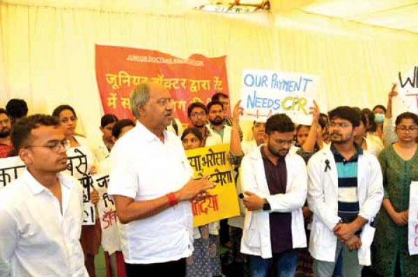 हड़ताली जूडो को अग्रवाल का समर्थन, बोले-जीवन देने वालो को तो धोखा मत दो बघेल जी