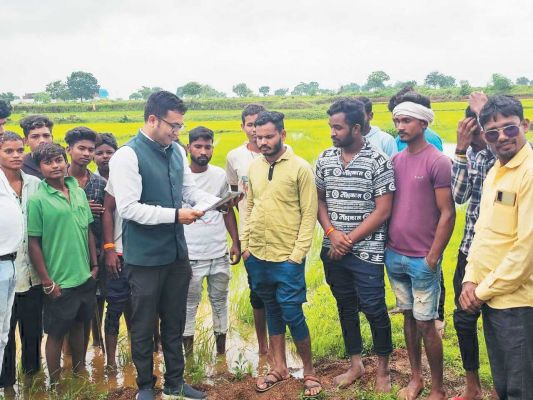 देवांगन कर रहे नवमतदाताओं को जागरूक