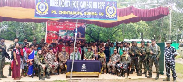 7 महिला समेत 22 नक्सलियों का आत्मसमर्पण