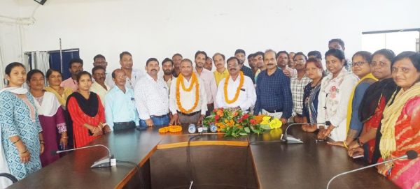 जनपद पंचायत सीईओ के सभागार में विदाई समारोह का आयोजन 