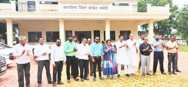 राहुल की सजा पर सुप्रीम कोर्ट ने लगाई रोक, कांग्रेसियों में हर्ष