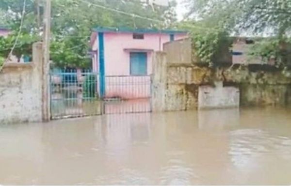 राजकुड़ी के स्कूल से लेकर गलियों तक पानी जमा