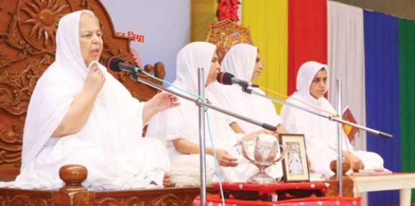 नौकर एक असभ्य शब्द, आपके सानिध्य में काम करने वाले