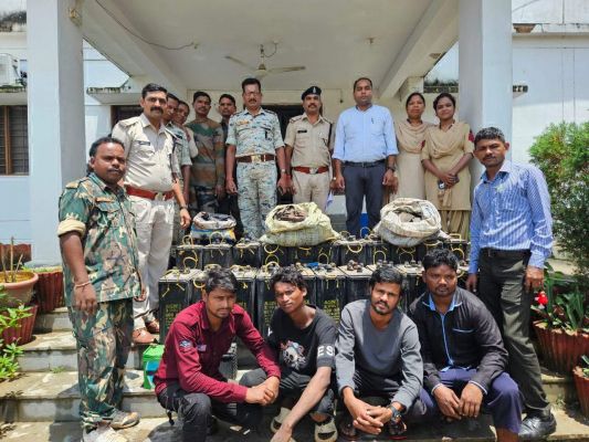सोलर बैटरी चोरी, 6 नाबालिग समेत 10 गिरफ्तार