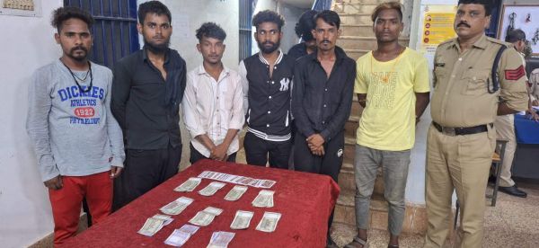 तिलई खार में जुआ खेलने वाले  7 जुआरी पकड़ाए, 14 हजार जब्त