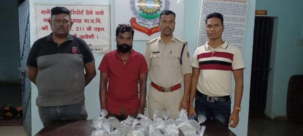 होटल, ढाबा चेकिंग के दौरान, महुआ शराब संग आरोपी गिरफ्तार