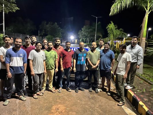 डॉक्टरों ने केक पर लिखवाया, काका अभी जिंदा है, मनाया जश्न