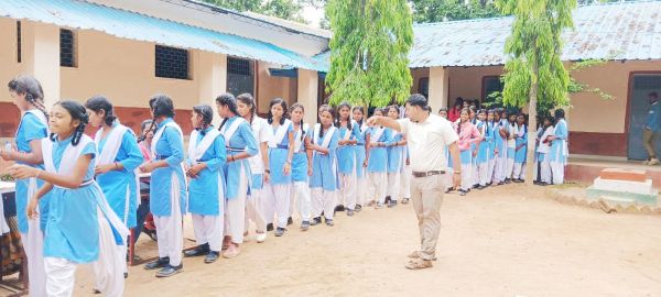 मतदान प्रक्रिया को विद्यार्थियों ने बारीकी से समझा