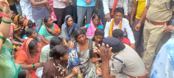 नशे में चाकू से प्राणघातक हमला, एक की मौत, दूसरा गंभीर