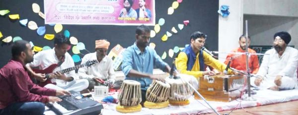 संगीत के कलाकारों की  प्रस्तुति को श्रोताओं ने सराहा
