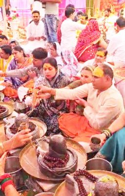 क्षेत्रवासियों की खुशहाली के लिए विधायक ने किया रुद्राभिषेक