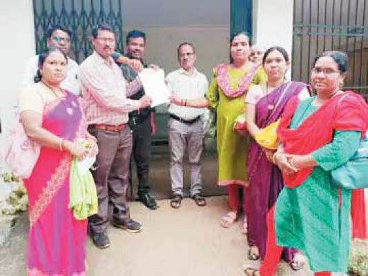 एलबी संवर्ग शिक्षक बेमुद्दत हड़ताल पर