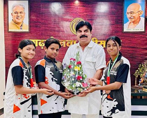 बस्तर की बेटियों ने अबूधाबी में जीते पदक, दी बधाई