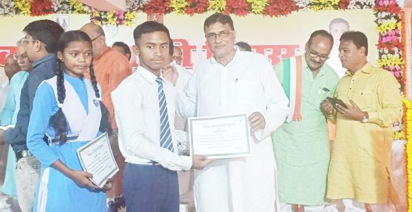 विश्व आदिवासी दिवस में सतीश हुए शामिल