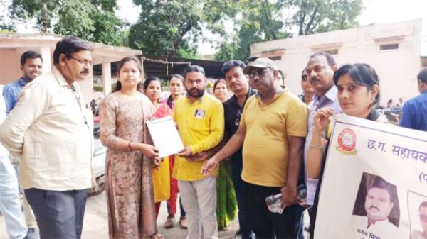 एक सूत्रीय मांग को लेकर सहायक शिक्षक समग्र शिक्षक फेडरेशन का अनिश्चितकालीन आंदोलन  शुरू