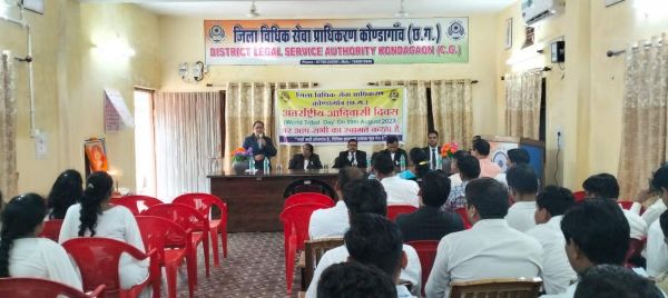 जिला न्यायालय परिसर में विश्व आदिवासी दिवस मनाया 