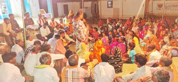विस क्षेत्र में विधायक छन्नी लगा रहीं जनचौपाल