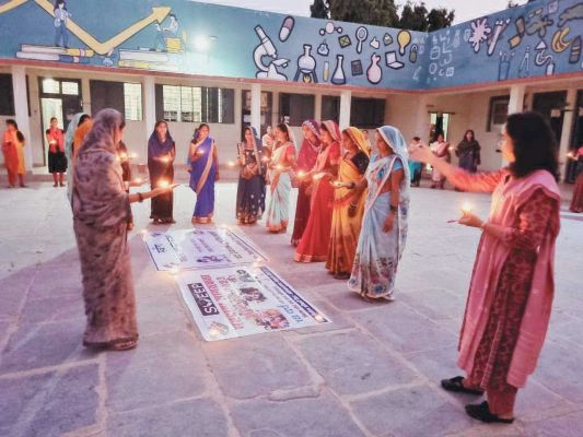 मतदाता जागरूकता अभियान, नव वधुओं के सम्मान में जगमगा उठे दिये