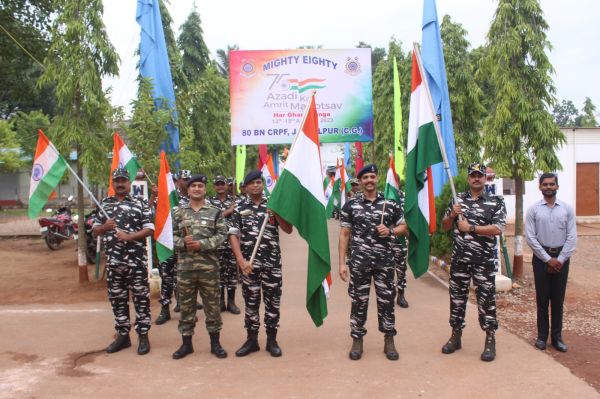 80 बटालियन सीआरपीएफ  ने निकाली तिरंगा पदयात्रा