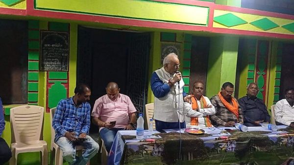 लाभार्थी सम्मेलन में शामिल हुए पूर्व मंत्री चंद्रशेखर