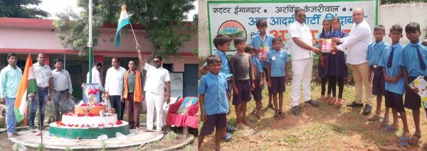 हमें अपने भारतीय होने पर गर्व होना चाहिए - मोहन चक्रधारी