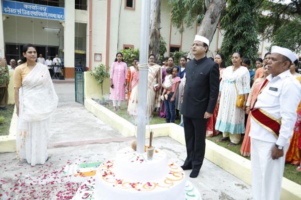 देश को आजादी दिलाने में शहीदों का  त्याग व बलिदान अविस्मरणीय