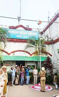 डीआईजी व एसपी दफ्तर में ध्वजारोहण 