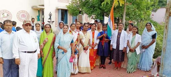 गोरेगांव में लहराया तिरंगा