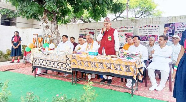 विभिन्न कार्यक्रमों में पूर्व कृषि मंत्री चंद्रशेखर हुए शामिल