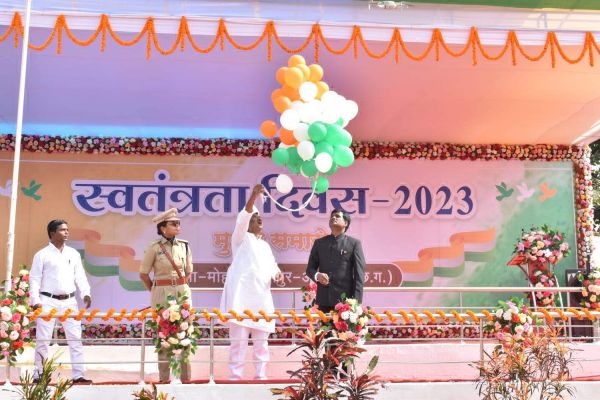 संसदीय सचिव मंडावी ने ध्वजारोहण कर ली सलामी