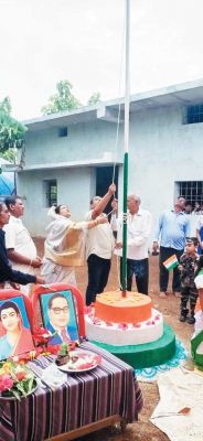 जिपं सदस्य रेणुका ने किया ध्वजारोहण