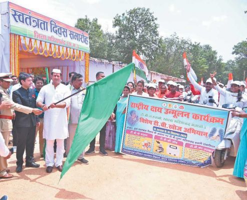 संसदीय सचिव ने टीबी जांच दल को झंडी दिखाकर किया रवाना
