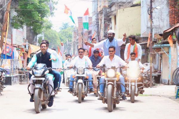 झंडारोहण के बाद भाजपा ने  निकाली तिरंगा यात्रा