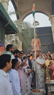 घड़ी चौक में रंजना साहू  ने किया ध्वजारोहण