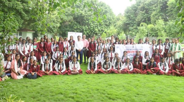डब्लूआरएस की छात्राओं ने रविवि का किया भ्रमण
