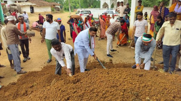 बैंक अध्यक्ष नवाज ने श्रमदान को बनाया महाभियान